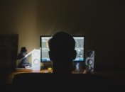 Ученые доказали, что синее свечение от гаджетов вызывает старение