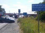 Бойцы "Правого сектора" перекрыли въезд в Мукачево со Львова