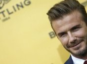 Дэвид Бекхэм играет в футбол с 3-летней дочкой