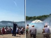 В России матрос пришел на пляж и запустил в человека сигнальную ракету по случаю дня ВМФ (видео)