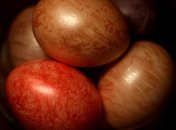 Кілька порад, як пофарбувати яйця на Пасху буряком