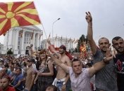 В Македонии митингующие отказались покинуть центр столицы
