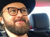 Украинский певец Дзидзьо поздравил всех своих поклонников с Новым годом