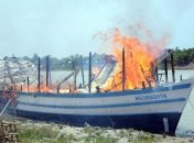 В Индийской реке затонула переполненная людьми лодка