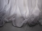 Тюль со временем становится серым