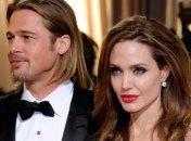 Джоли запрещает бывшему мужу встречаться с другими женщинами