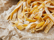 Лапшу несложно приготовить дома