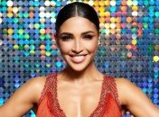 "Я тебя тискаю": горячая Санта Димопулос в красном купальнике взбудоражила сеть (фото)