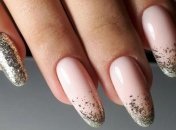 Маникюр 2018: стильный маникюр с блестками в разных тонах (Фото) 