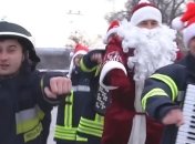 Креативные пожарные: в Днепре спасатели сняли новогодний клип (Видео)