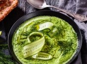 Летний освежающий суп из огурцов