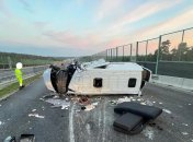 Автобус із українцями перекинувся