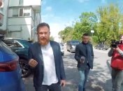 "Быдлота блин": отрицавший коронавирус "слуга народа" набросился на журналистов из-за неправильной парковки