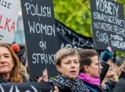 В Польше сотни женщин приняли участие в забастовке