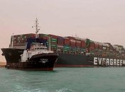 Пробка никуда не исчезла: что происходит в заблокированном Суэцком канале сегодня (карта)