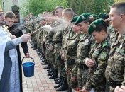 Пограничники посетили пасхальное богослужение (Видео)