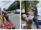 По улицам Харькове "летали" Алладин и Жасмин на ковре-самолете: полиция сказку не оценила (фото, видео)