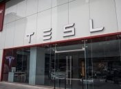 Илон Маск показал, как на заводе Tesla собирают Model 3 (Видео)