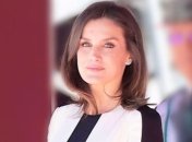 Стильное платье с синим принтом: королева Летиция на церемонии в Мадриде