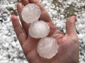 Град пошкодив лінії електропередач та деякі автомобілі