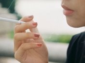 ВООЗ попереджає, що паління сприяє розвитку важких форм COVID-19