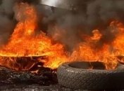 Митинги под ОГА: сторонники блокады зажгли шины