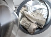 Стирать обувь в машинке очень удобно