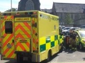 В пригороде Дублина возле церкви автомобиль въехал в группу людей