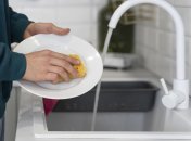 Многим не нравится мыть посуду