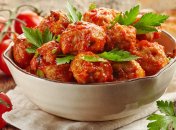 Тефтели из риса и гречки в томатном соусе