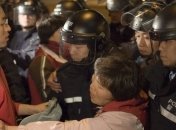 В Гонконге возобновились столкновения демонстрантов с полицией