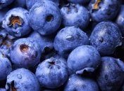 Медики назвали фрукт и ягоду, которые укрепляют иммунитет