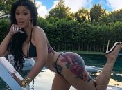 Популярная певица Cardi B взорвала Сеть обнаженным фото, показав огромное тату