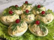 Как красиво украсить фаршированные яйца