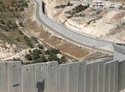 США начали финансирование строительства стены на границе с Мексикой