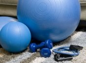 Карантин - не повод забросить себя: топ-7 упражнений для занятий дома