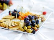 Закуски с оливками и маслинами: 4 лучших рецепта к новогоднему столу