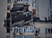 Наслідки падіння уламків ракети у Києві