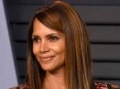 Женщине-кошке 52: Холли Берри поделилась снимками с праздника