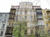 Квартира находится в старинном доме в центре Киева