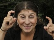 Лучшая в мире сурдопереводчица зажгла публику на рэп-концерте (Видео)