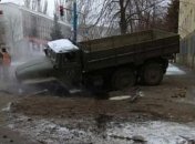 Даже дороги против оккупантов: военный Урал провалился в теплотрассу в Луганске (фото)