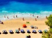 Греція відкриває пляжі: на узбережжі вже черги