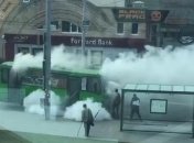 В Харькове на ходу загорелась маршрутка с пассажирами - опубликовано видео ЧП