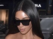 Ким Кардашян продемонстрировала соблазнительную фигуру в прозрачном платье 