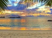 Занимаемся фитнесом на пляже