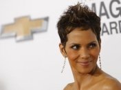 Холли Берри сыграет в малобюджетной комедии "Мама"