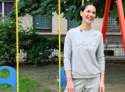 Популярная телеведущая показала лицо без макияжа