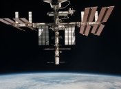 NASA сделало фото МКС на фоне полной Луны