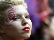 Кому грозит аллергия на косметику